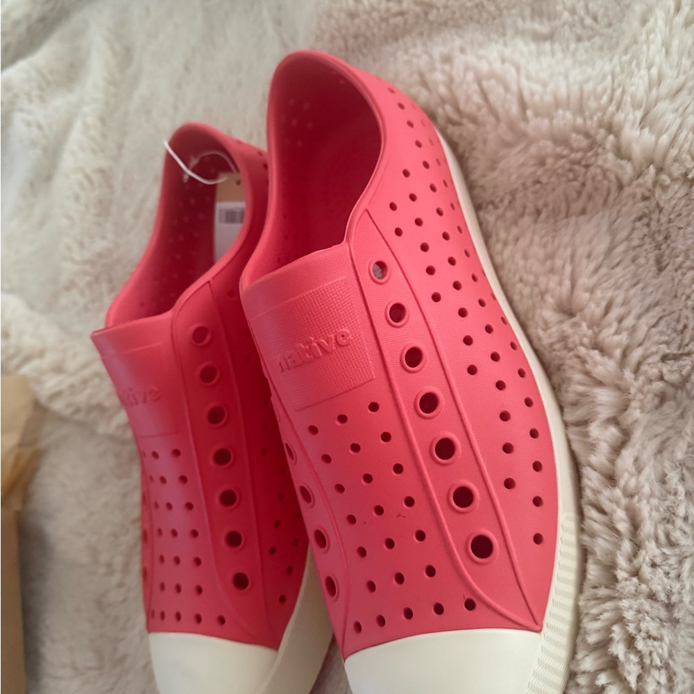 Native Slip-On Sneakers Women’s size 10 new in box - Picture 3 of 12